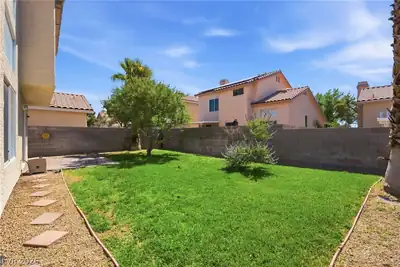 35 Avenida Arenas, Henderson, NV 89074 Yard