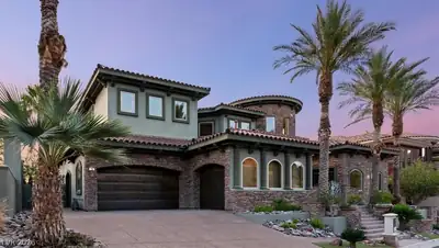 28 Via Siena Place, Henderson, NV 89011 Front of Structure