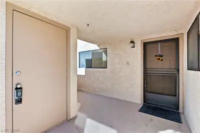 3827 Desert Marina Drive 211, Laughlin, NV 89029 Entry