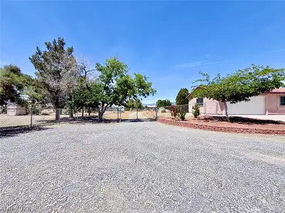1220 Gamebird Road, Pahrump, NV 89048 Parking