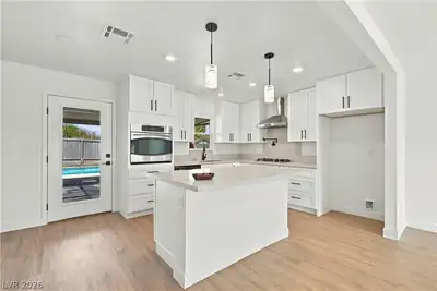 1217 Vaughn Street, Las Vegas, NV 89101 Kitchen