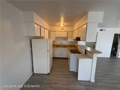 1896 Fulstone Way 4, Las Vegas, NV 89115 Kitchen