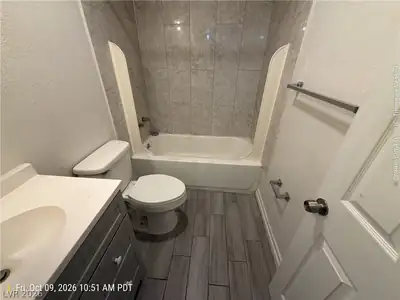 1896 Fulstone Way 4, Las Vegas, NV 89115 Bathroom