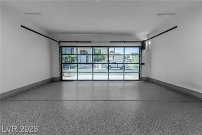 2861 Queens Courtyard Drive, Las Vegas, NV 89109 Garage