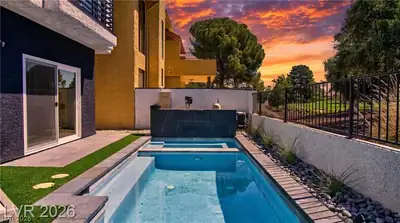 2861 Queens Courtyard Drive, Las Vegas, NV 89109 Pool