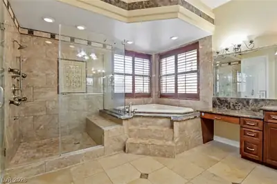 7285 Tara Avenue, Las Vegas, NV 89117 Primary Bathroom