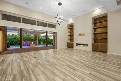 6268 PETROGLYPH Avenue, Las Vegas, NV 89135 Living Room