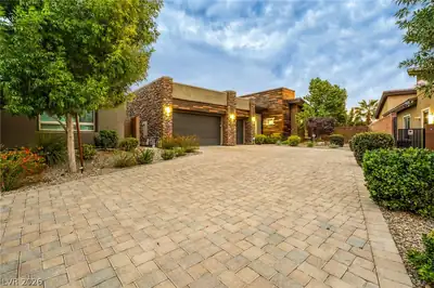 6268 PETROGLYPH Avenue, Las Vegas, NV 89135 Front of Structure