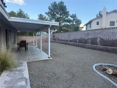 8909 Silvagni Drive, Las Vegas, NV 89117 Yard