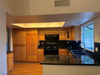 8909 Silvagni Drive, Las Vegas, NV 89117 Kitchen