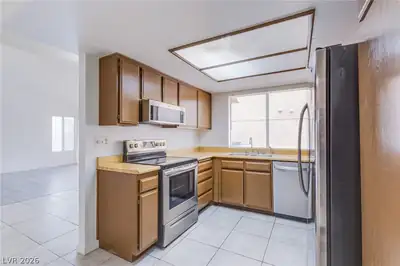3821 Summer Breeze Circle, Las Vegas, NV 89108 Kitchen