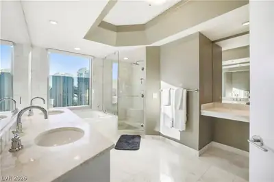 222 Karen Avenue 2607, Las Vegas, NV 89109 Primary Bathroom