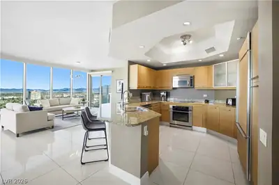 222 Karen Avenue 2607, Las Vegas, NV 89109 Kitchen