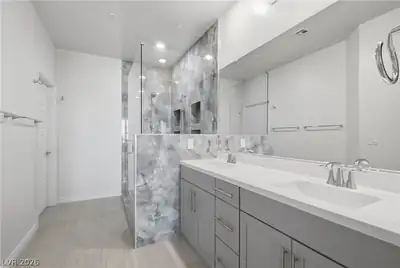 2555 Hampton Road 7304, Henderson, NV 89052 Primary Bathroom