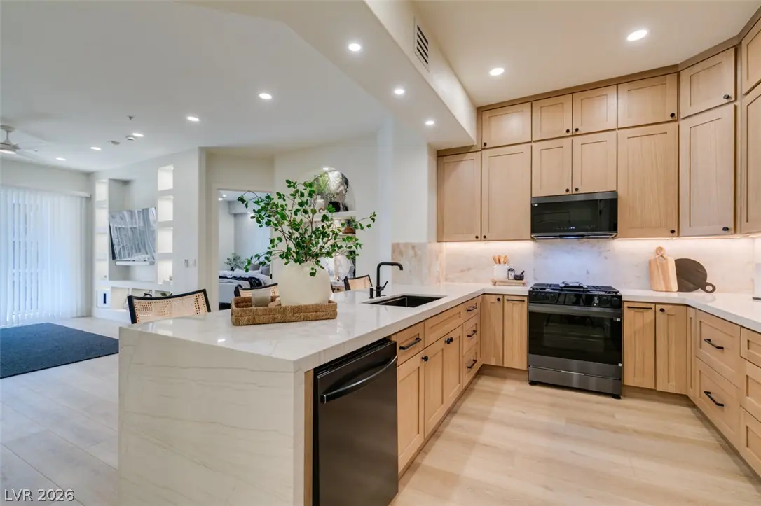 32 East Serene Avenue 207, Las Vegas, NV 89123