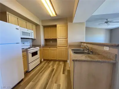 8000 Badura Avenue 2133, Las Vegas, NV 89113 Kitchen