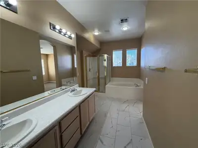 157 Lakewood Garden Drive, Las Vegas, NV 89148 Primary Bathroom