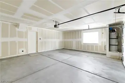 2637 Wimbledon White Court, North Las Vegas, NV 89086 Garage
