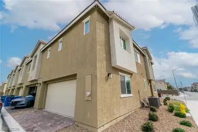 2637 Wimbledon White Court, North Las Vegas, NV 89086 Front of Structure