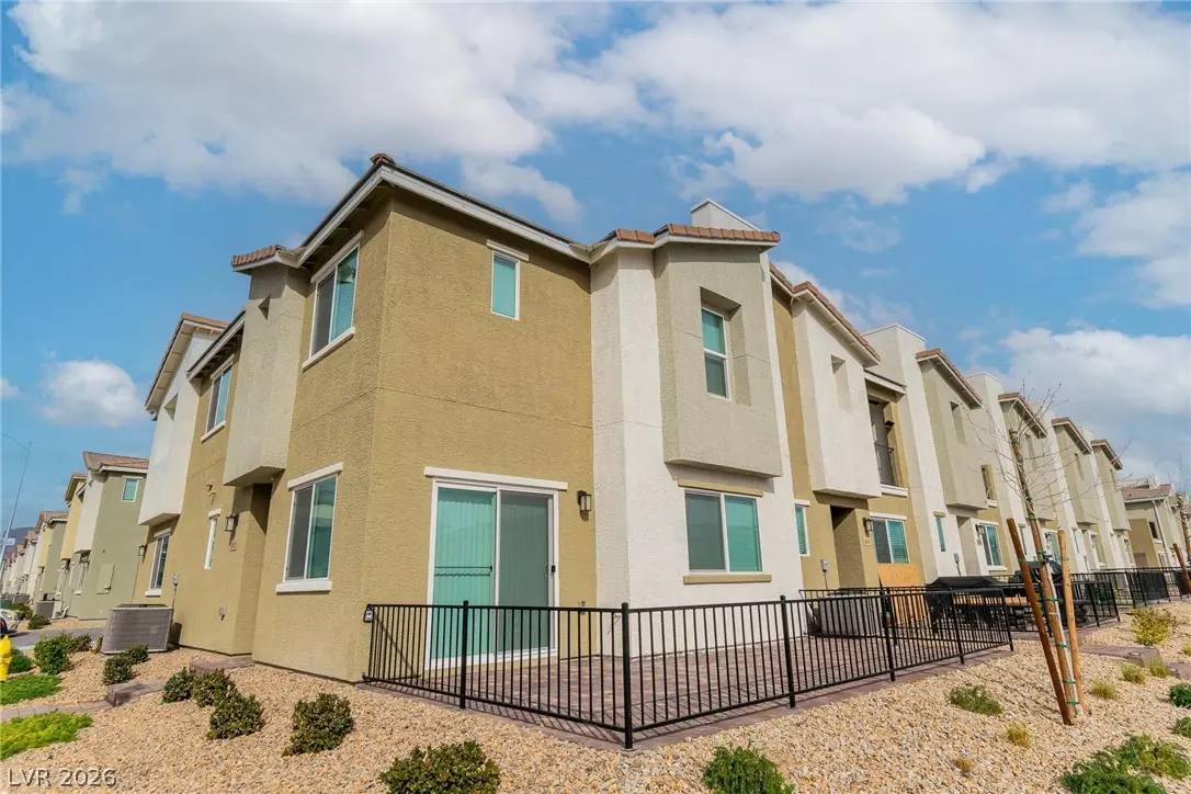 2637 Wimbledon White Court, North Las Vegas, NV 89086