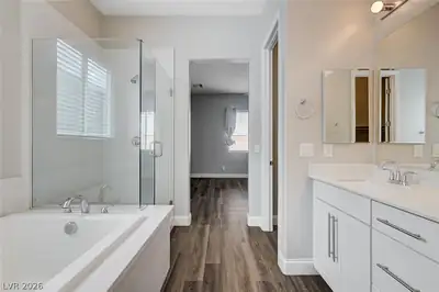 10160 Ocher Valley Avenue, Las Vegas, NV 89178 Primary Bathroom