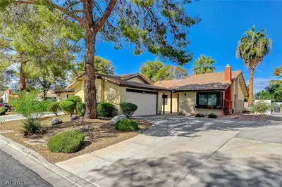 4432 Live Oak Drive, Las Vegas, NV 89121 Front of Structure