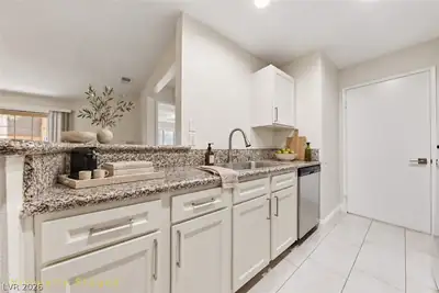 2200 South Fort Apache Road 1050, Las Vegas, NV 89117 Kitchen