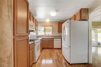 6616 Treadway Lane, Las Vegas, NV 89103 Kitchen