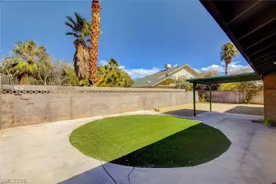 6616 Treadway Lane, Las Vegas, NV 89103 Yard