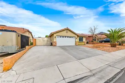 6248 Dundee Port Avenue, Las Vegas, NV 89110 Front of Structure