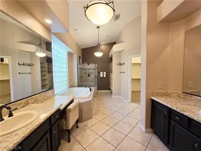 605 Summer Mesa Drive, Las Vegas, NV 89144 Primary Bathroom