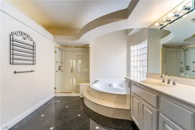 11141 Scotscraig Court, Las Vegas, NV 89141 Primary Bathroom