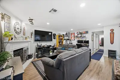 5099 Eldora Avenue 1, Las Vegas, NV 89146 Living Room