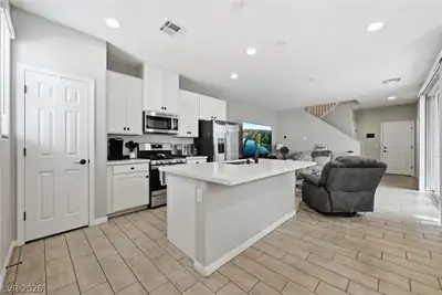 4562 Queens Hill Street, North Las Vegas, NV 89031 Kitchen
