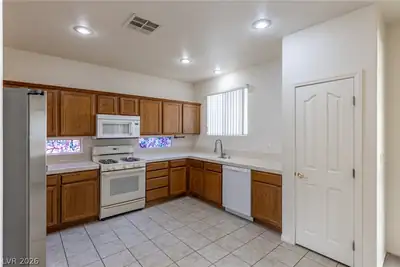 98 GLENDIVE Street, Henderson, NV 89012 Kitchen