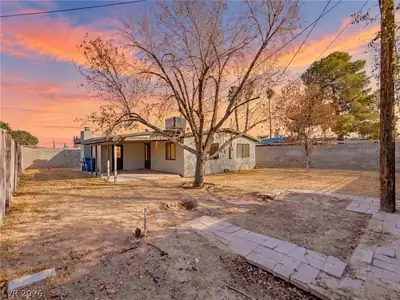 621 Berry Circle, Las Vegas, NV 89107 Yard