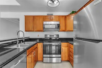 3145 East Flamingo Road 2036, Las Vegas, NV 89121 Kitchen
