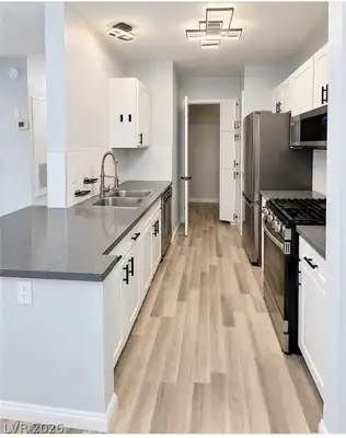 2200 South Fort Apache Road 2157, Las Vegas, NV 89117 Kitchen