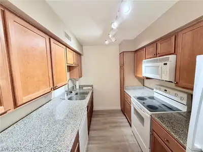 650 Oakmont Avenue 2109, Las Vegas, NV 89109 Kitchen