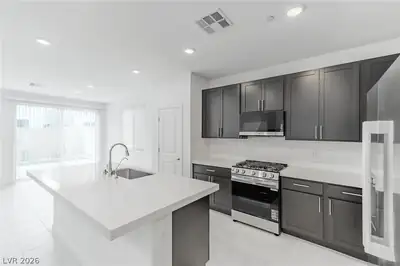 860 Metromont Court, Henderson, NV 89011 Kitchen