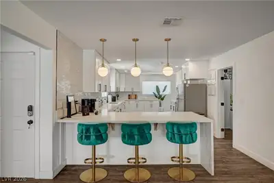 1305 South 16th Street, Las Vegas, NV 89104 Kitchen