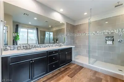 2114 Maderno Street, Henderson, NV 89044 Primary Bathroom