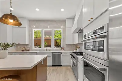 10721 BERINGER Drive, Las Vegas, NV 89144 Kitchen