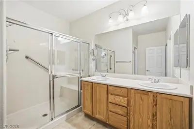 2372 Kalkaska Drive, Henderson, NV 89044 Primary Bathroom