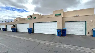6750 Del Rey Avenue 123, Las Vegas, NV 89146 Garage