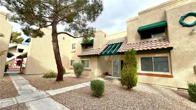 6750 Del Rey Avenue 123, Las Vegas, NV 89146 Front of Structure