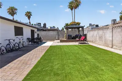 4014 Avonwood Avenue, Las Vegas, NV 89121 Yard