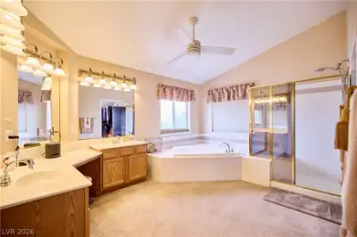 2526 Vintage Rose Avenue, Henderson, NV 89052 Primary Bathroom
