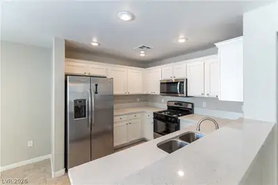 9172 Giardino Villa Street, Las Vegas, NV 89148 Kitchen