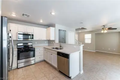 9172 Giardino Villa Street, Las Vegas, NV 89148 Kitchen